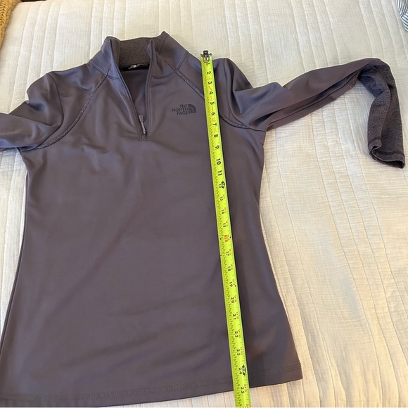 The North Face Two-Tone Pale Lilac Quarter Zip Pullover. Size Small. - Picture 11 of 12